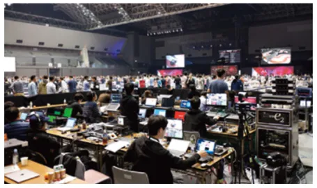 1000人越えのイベントを手掛けるのが初めてで、これまで使用してきた国内メーカーの製品ではスペック的に、また運用の複雑さからも対応は難しいと判断。海外では実績十分なUbiquitiの採用に踏み切った。   マリンメッセ会場内のネットワーク構築は、LAN配線も含めて６時間で完了する必要があった。接続先や用途が異なる6本の光回線を引き込み、光ケーブルで10ギガLANを構築